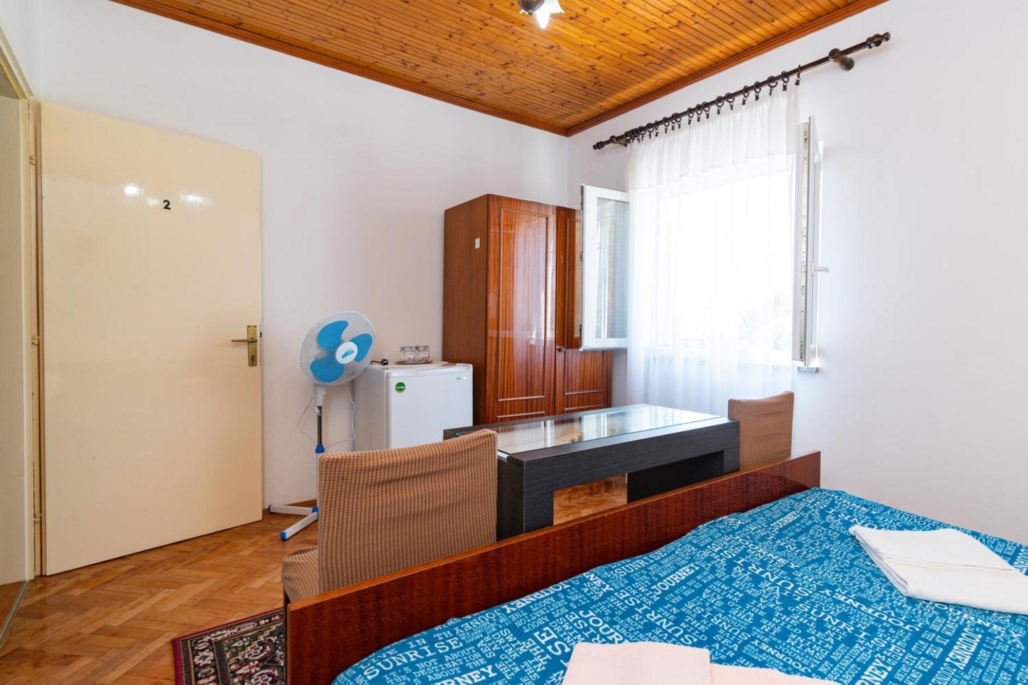 Apartments And Rooms With Parking Space Skrbcici, Krk - 21231 Rom bilde